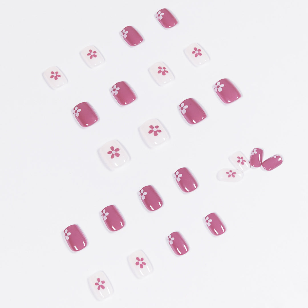Artful Nail Art with Floral Elements Kalsten
