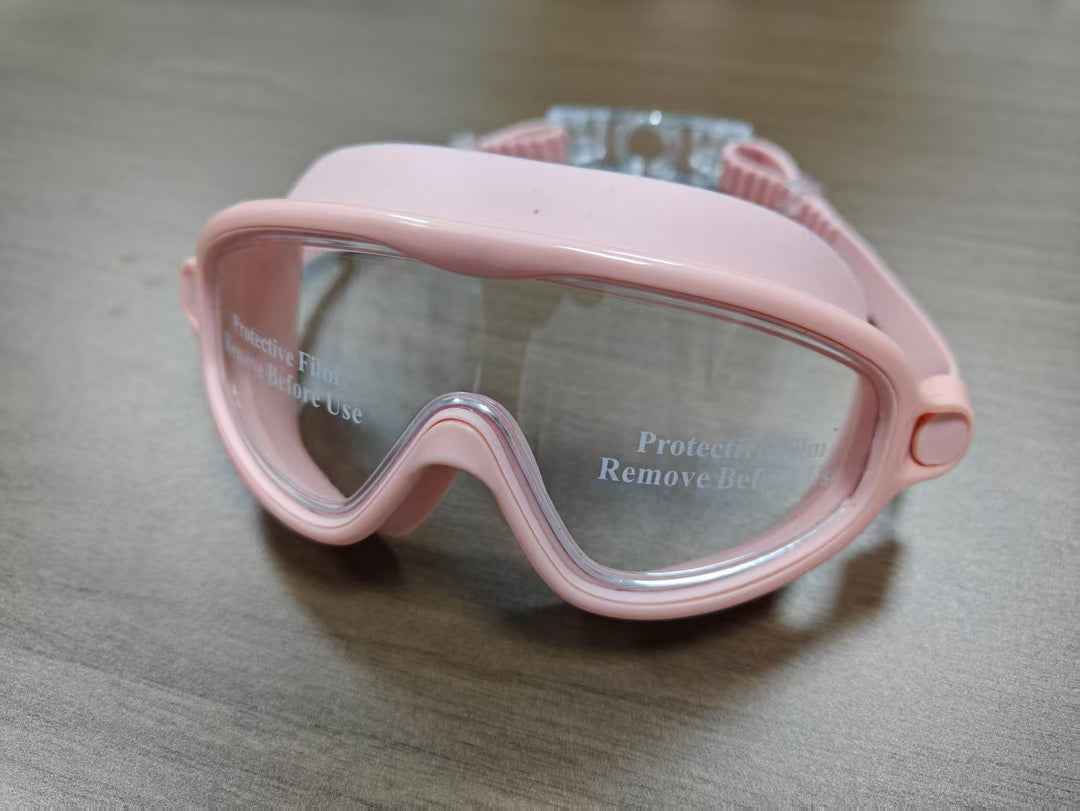 Swimming mask with adjustable comfort and clear field of vision Kalsten