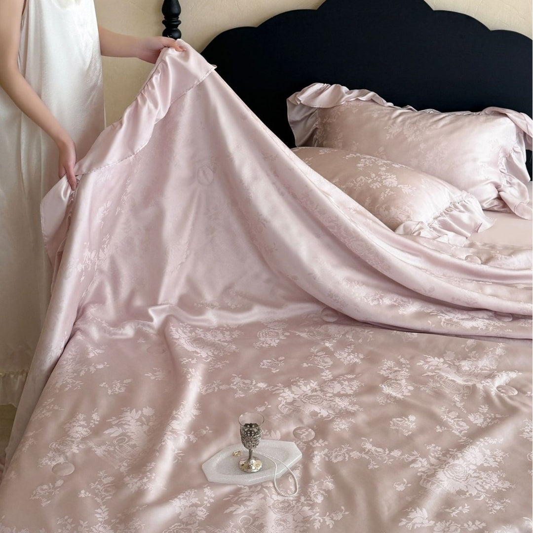 Luxury satin bed set with jacquard relief and ruffled edges