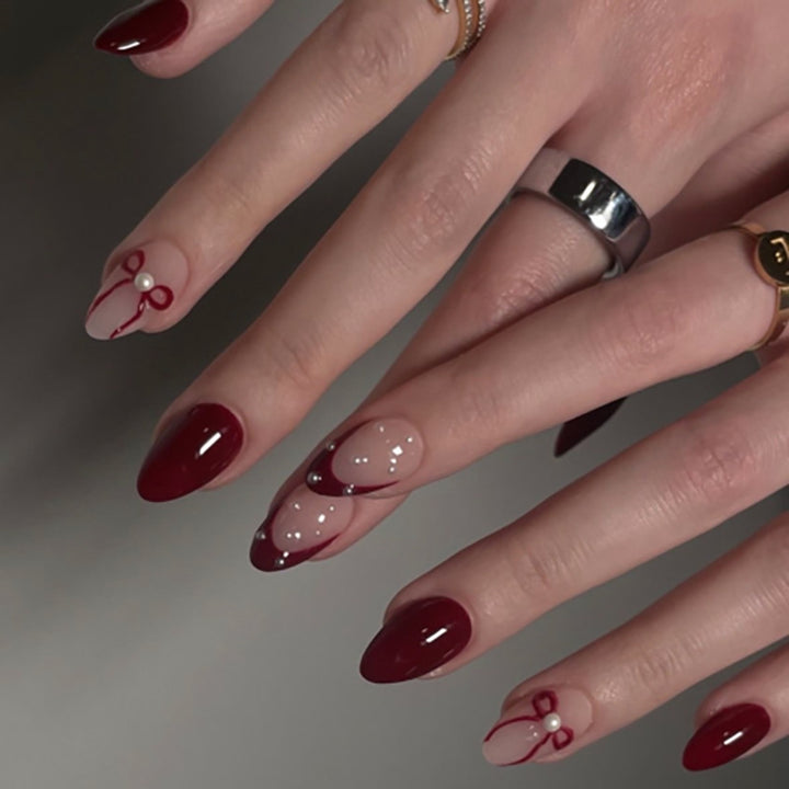 Artificial nail art with playful dots and bows Kalsten