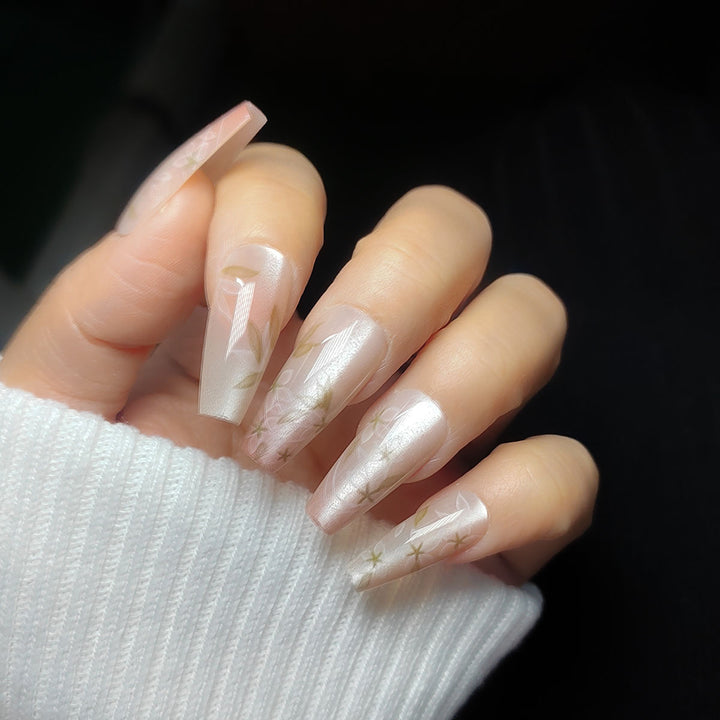 Elegant Press-On Nail Art with Floral Detail