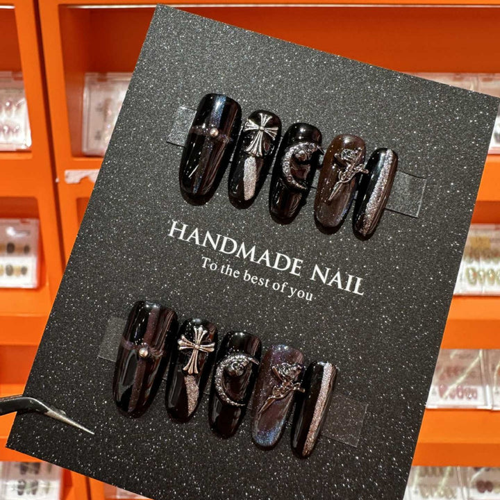 Artistic Handmade Press-On Nail Art Set with Decorative Metallic Accents