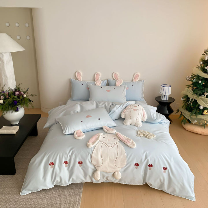 Kids bedding set with 3D bunny appliqué and cuddle pillow