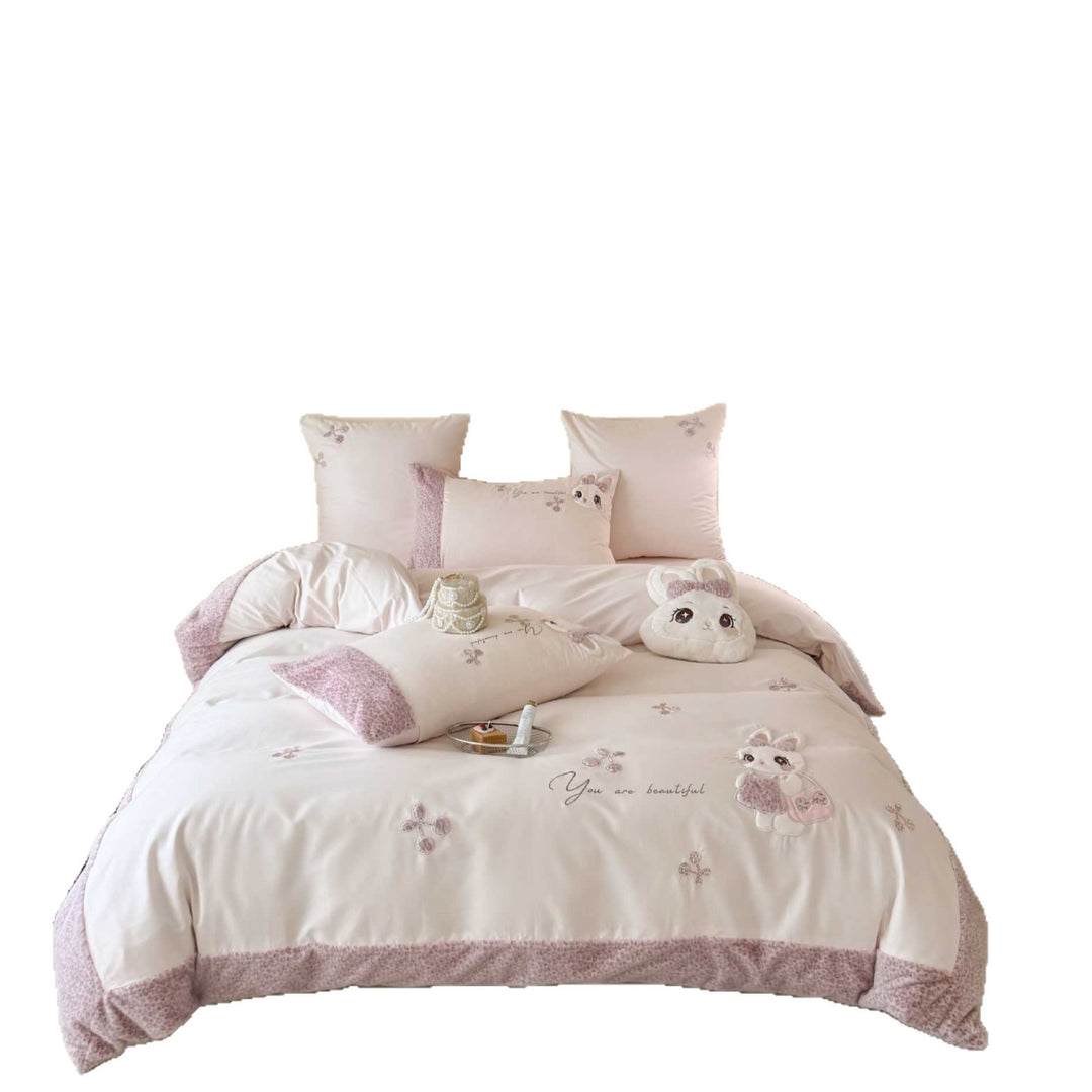 Cute children's bedding set with 3D plush appliqué and cozy reversible cover