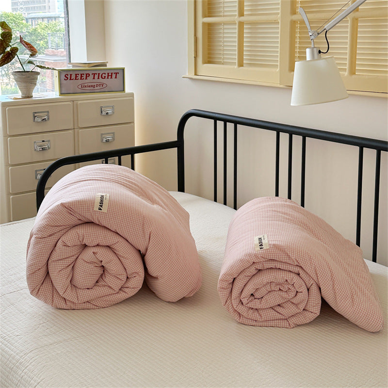 Light quilted all-season quilt made of cotton blend fabric with a fine checked pattern