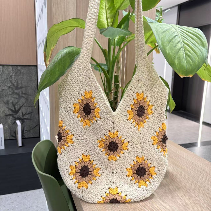 Hand-knotted shoulder bag with sunflower motif Kalsten