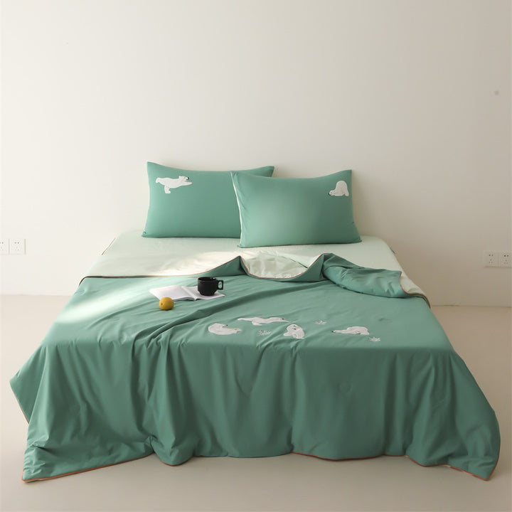 Bedding set made of cotton satin with minimalist panda print and extra soft fitted sheet