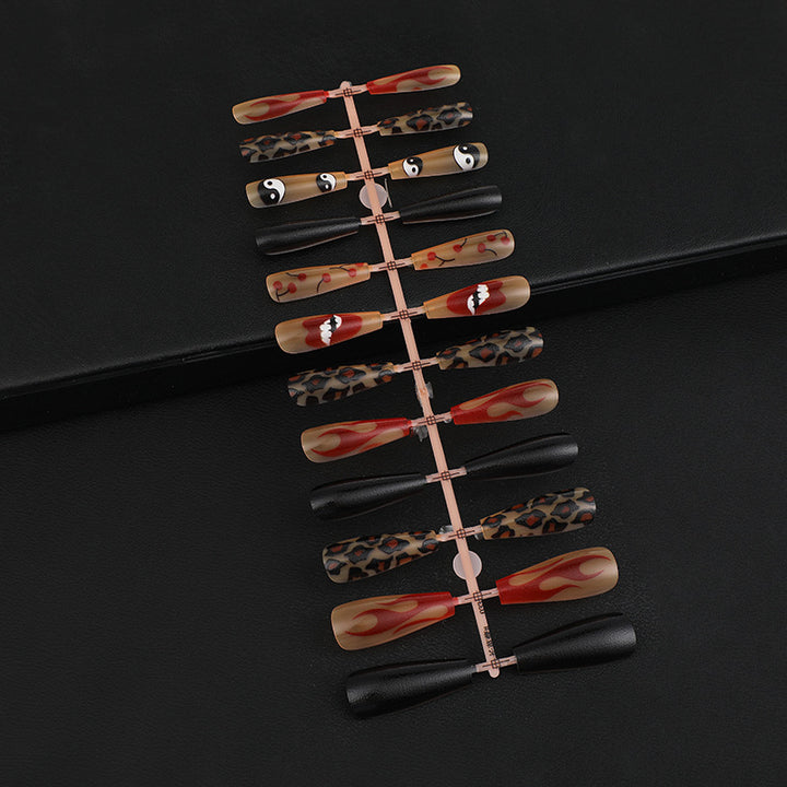 Artificial nails in creative designs with animal and face motifs Kalsten