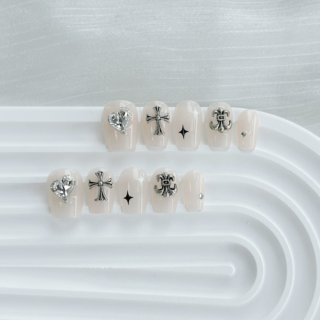 Artistic Press-On Nail Art Set with Rhinestone and Glam Accents