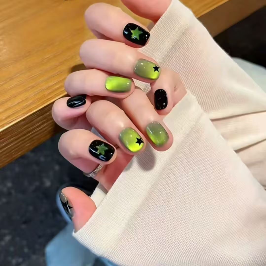 Decorative Butterfly-Embellished Press-On Nail Set