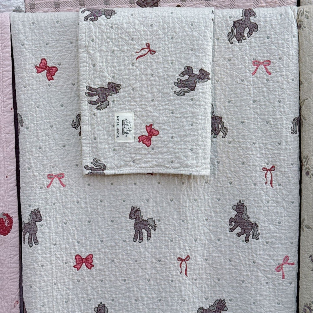Ladies cuddly blanket with cute horse motif Kalsten