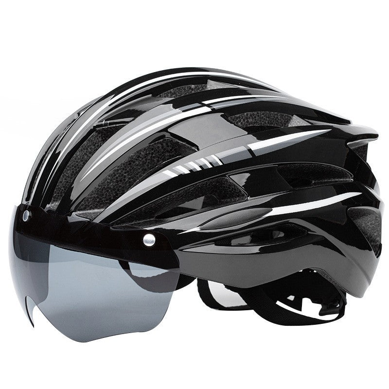 Road bike helmet with visor-friendly design and excellent ventilation Kalsten