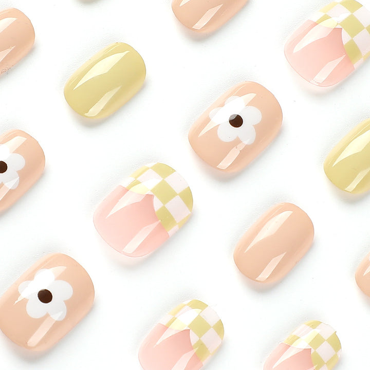 Artful nail art in modern design Kalsten