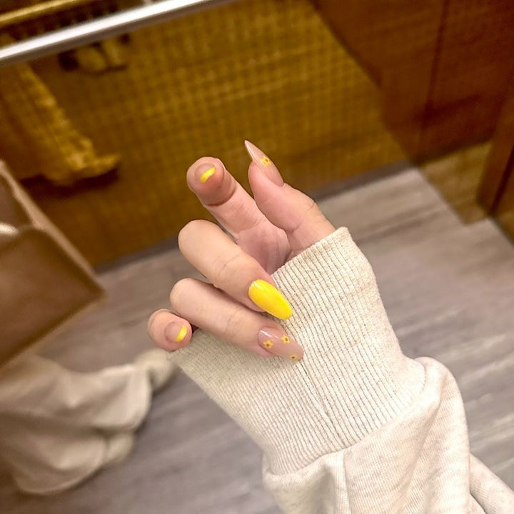 Artistic Floral Nail Art Enhancements