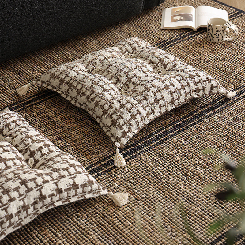Tufted decorative cushion with woven houndstooth relief and tassels