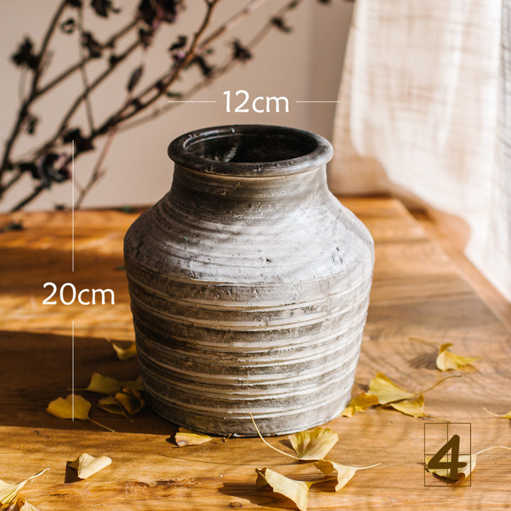 Rustic ceramic pot with handmade design Kalsten