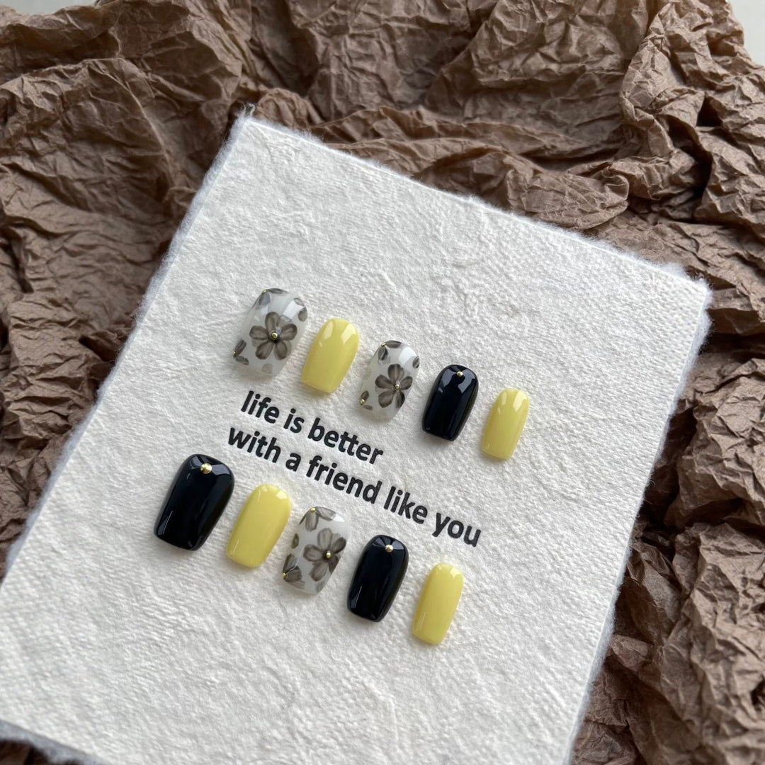Artistic Floral Accent Press-On Nail Set