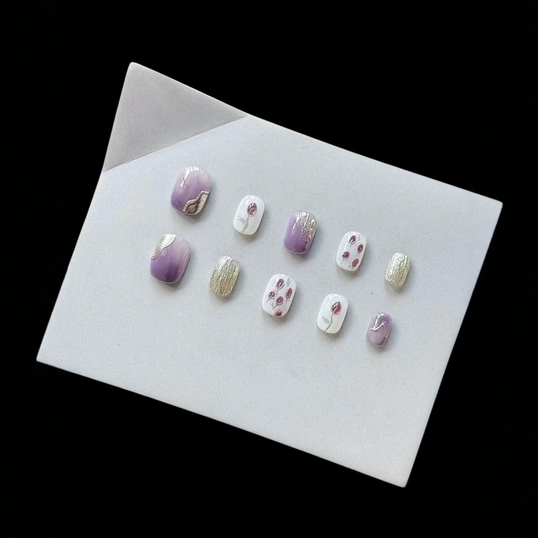 Artistic Press-On Nail Art Set with Floral and Metallic Accents