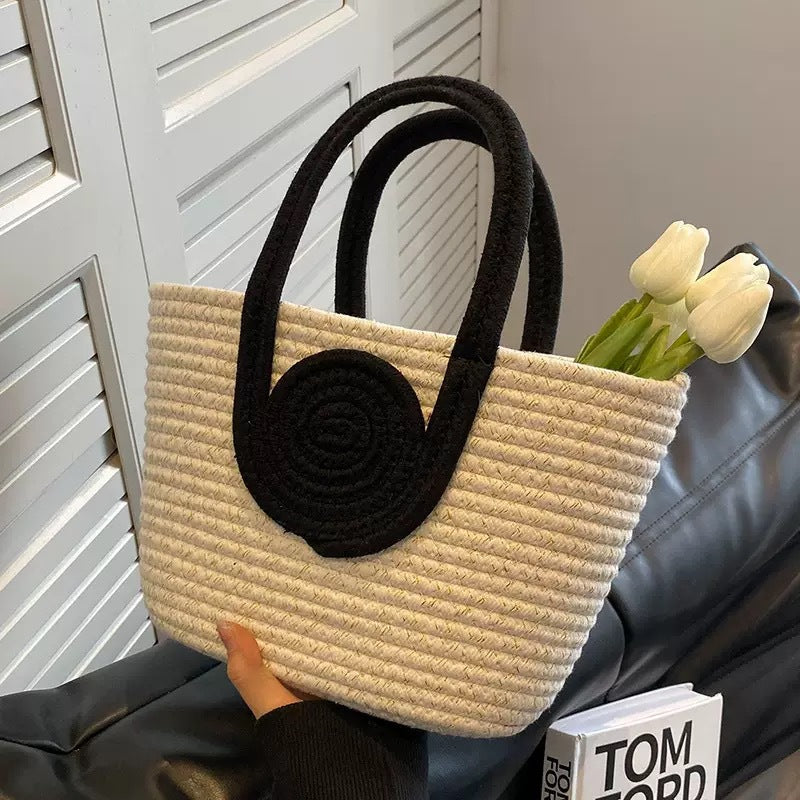 Trendy Handbag Made of Braided Natural Material Kalsten