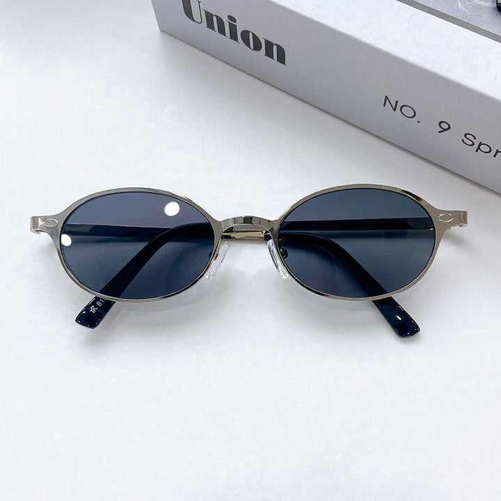 Fashionable Round Sunglasses with Elegant Golden Frame Kalsten