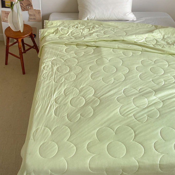 Thin quilted duvet with floral circle quilting and breathable microfiber cover