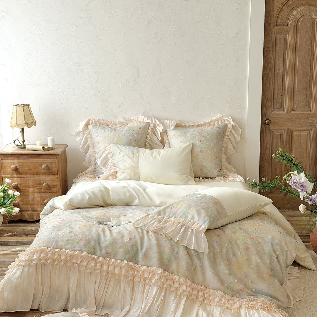 Bedding set in vintage romantic style with ruffled frill and cotton satin