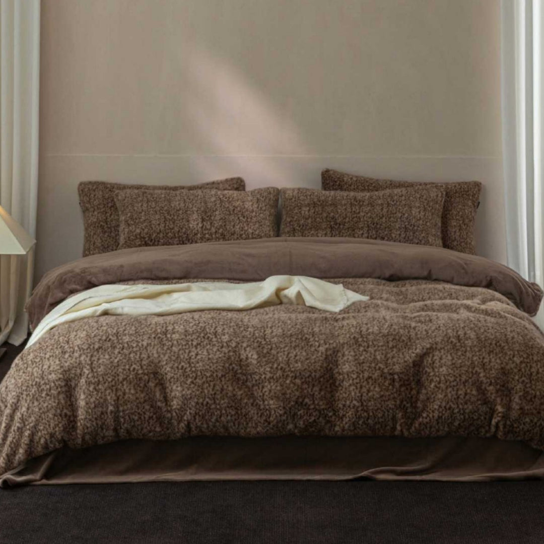 Fluffy bedding set with bouclé look, reversible design and extra soft pillowcases
