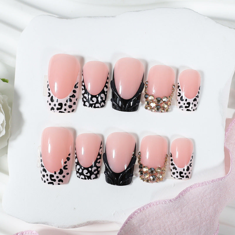 Artificial nails with luxurious 3D decorations and glamorous accents Kalsten