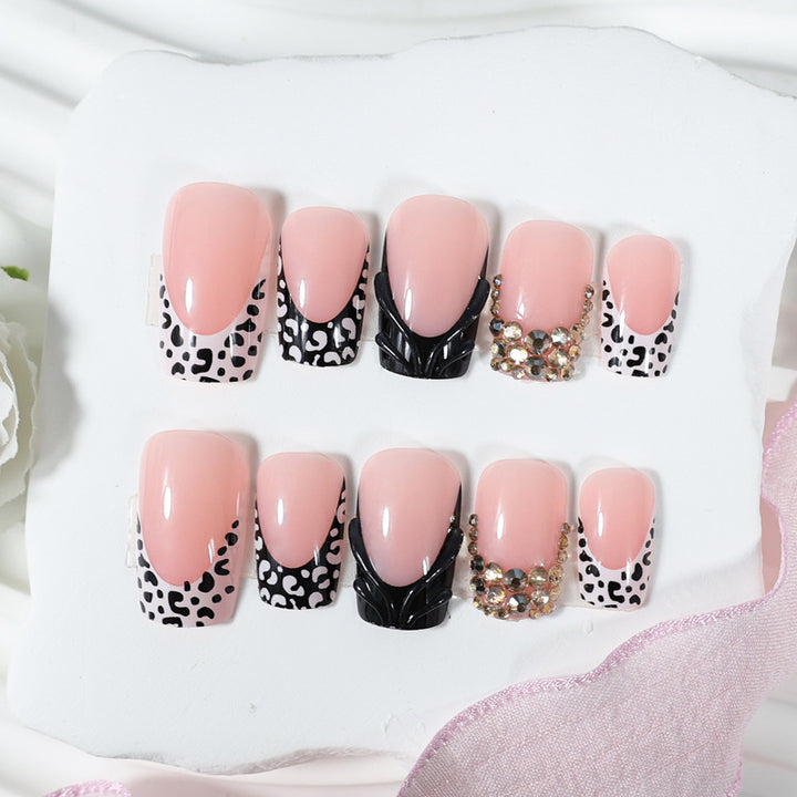 Artificial nails with luxurious 3D decorations and glamorous accents Kalsten