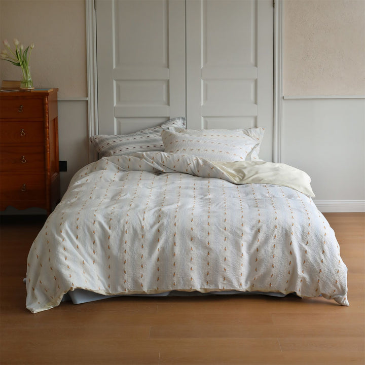Quilted cotton bedding set with fine embroidery