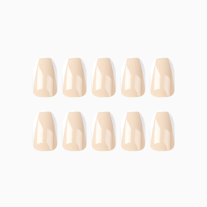 Artful Nail Art with Elegant French Tip Kalsten
