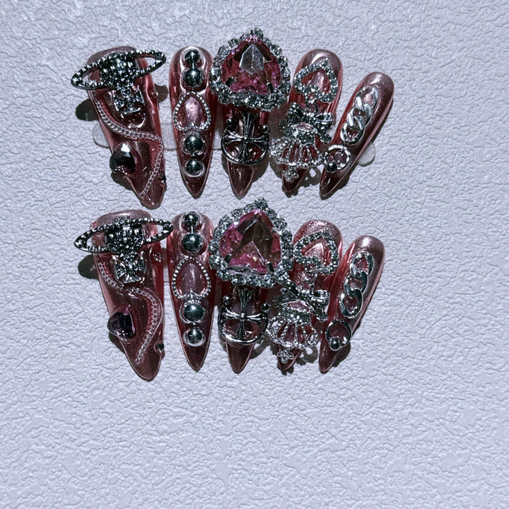 Glamorous Nail Art Extensions