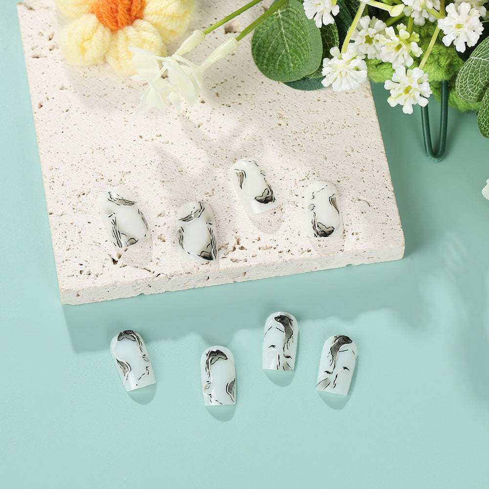 Artificial nails in an elegant minimalist style Kalsten