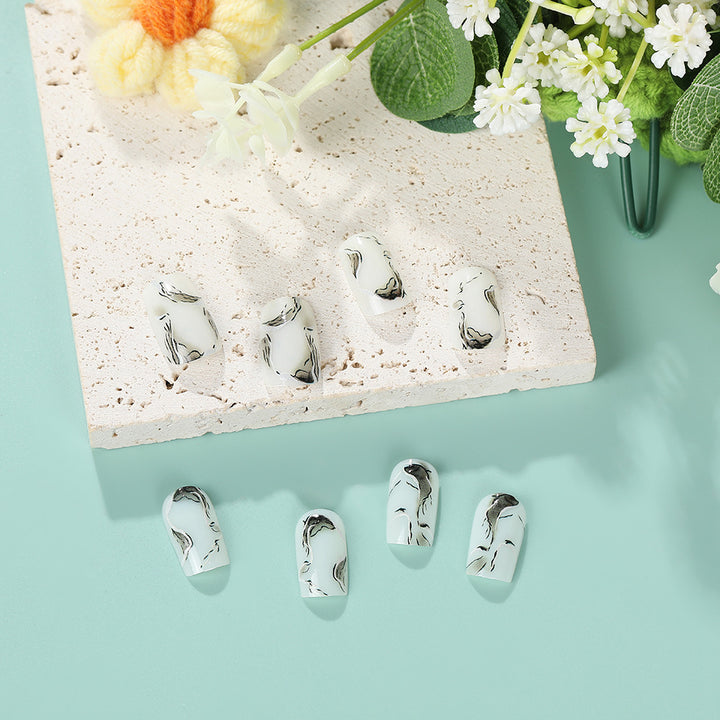 Artificial nails in an elegant minimalist style Kalsten