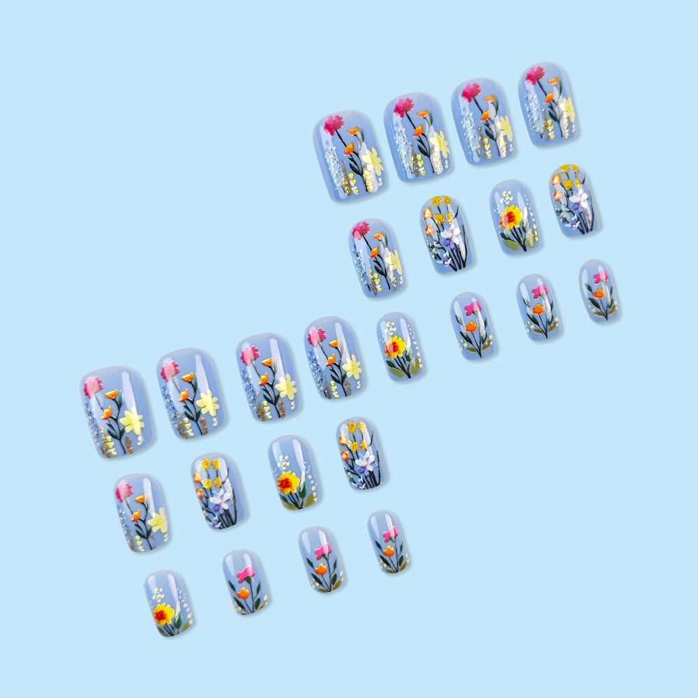 Floral-Embellished Press-On Nail Art Kalsten