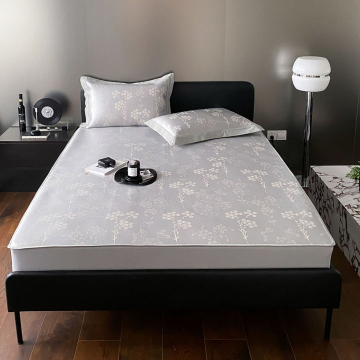 Quilted mattress topper with jacquard pattern and non-slip base