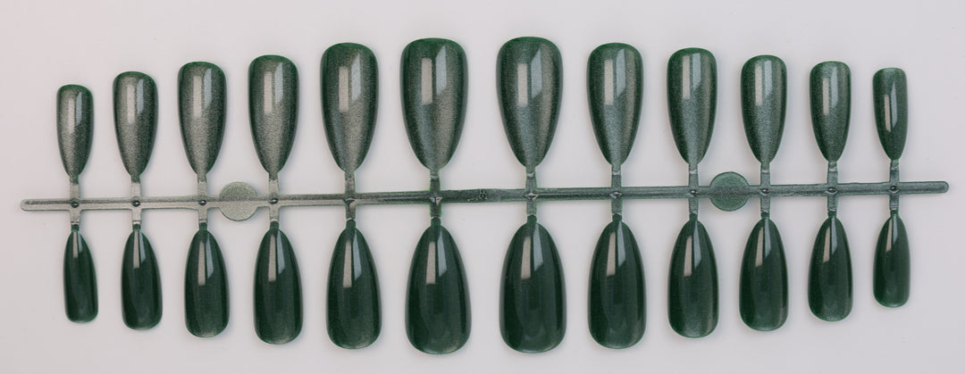 Artificial nail set with shimmering designs Kalsten