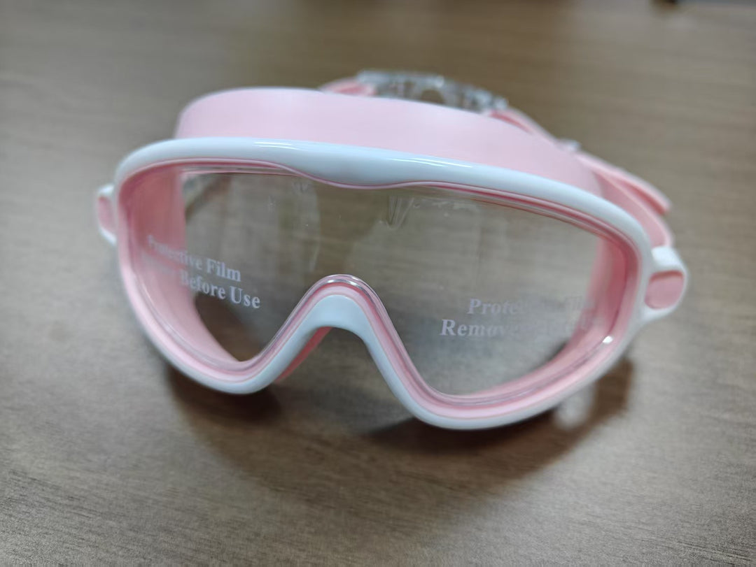 Swimming mask with adjustable comfort and clear field of vision Kalsten