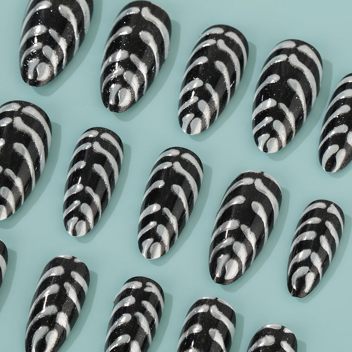 Stylish striped pattern artificial nails Kalsten