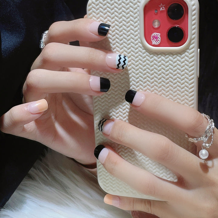 Artistic Press-On Nail Design Set with Geometric Patterns