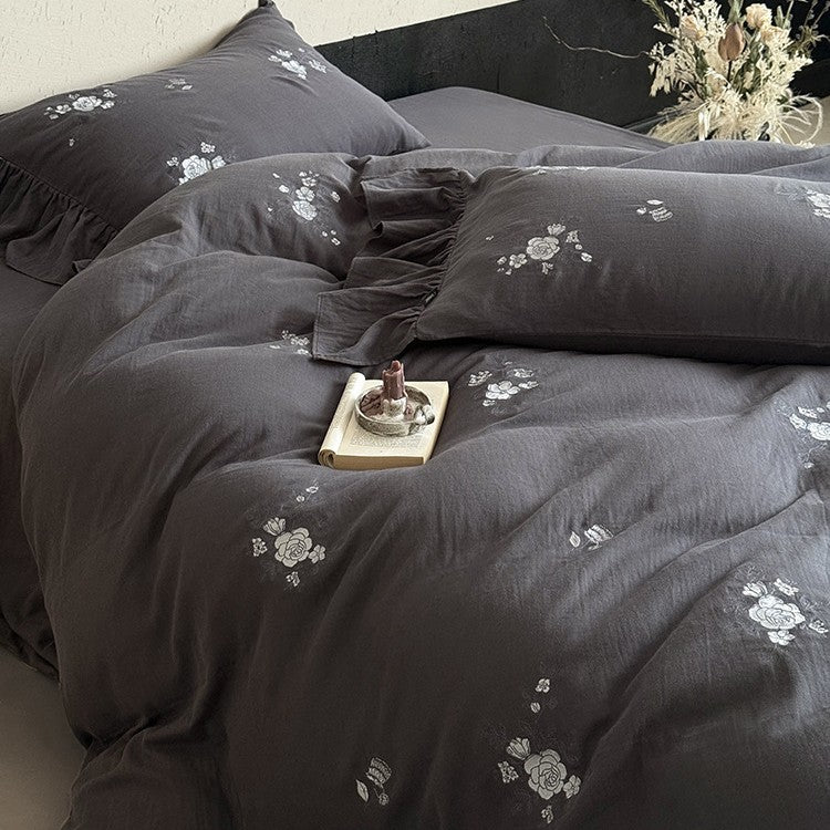 Cotton muslin bedding set with embroidered rose emblems and fine ruffle