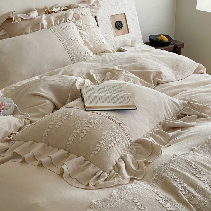 Cotton-linen duvet cover set with ruffles, delicate embroidery and vintage-inspired frill hem