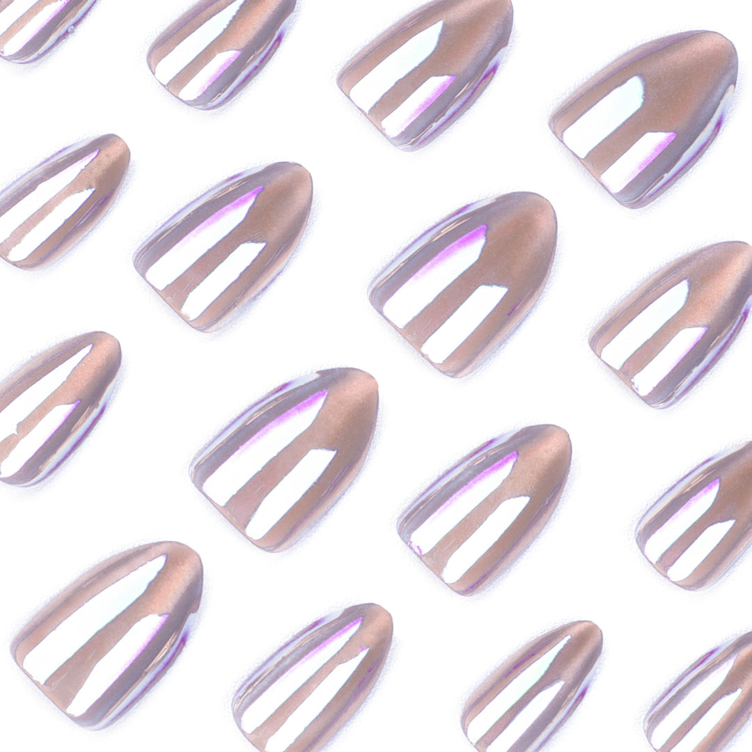 Artful Nail Art with Holographic Effect Kalsten