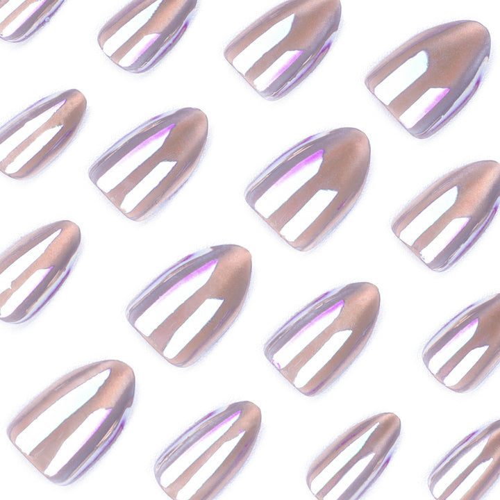 Artful Nail Art with Holographic Effect Kalsten
