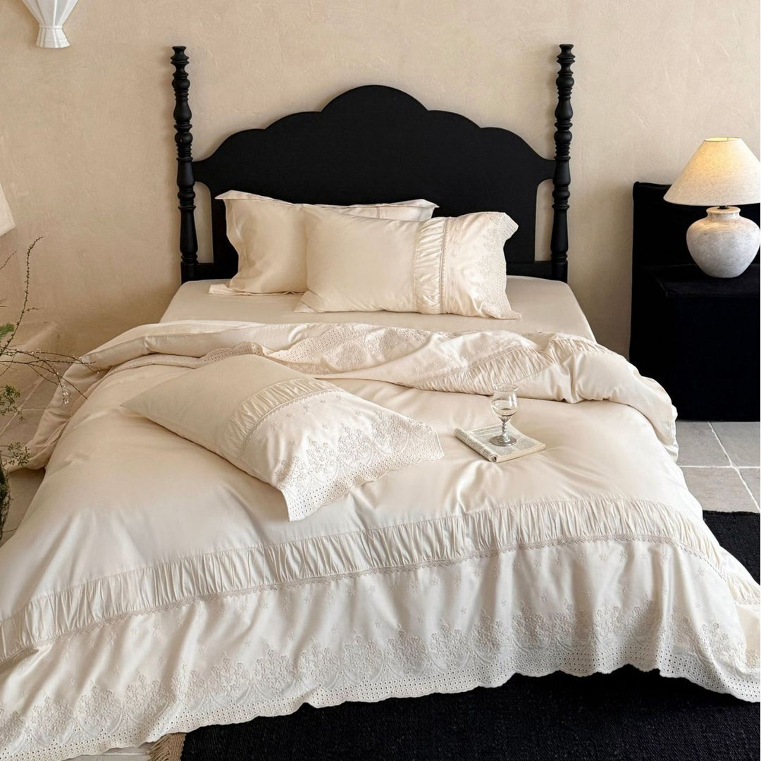 Bedding set with delicate cotton lace and ruffles