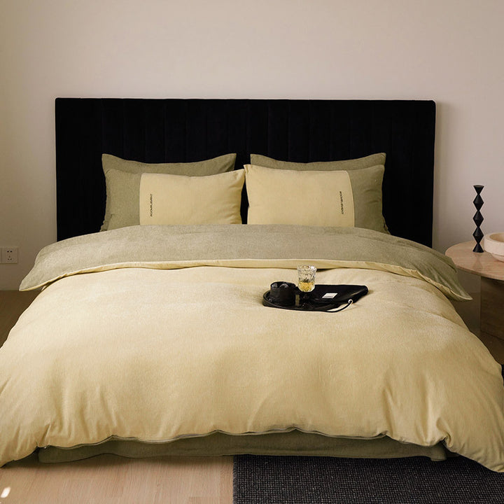 High-quality reversible duvet cover set made of cotton blend with velvet finish and concealed zipper