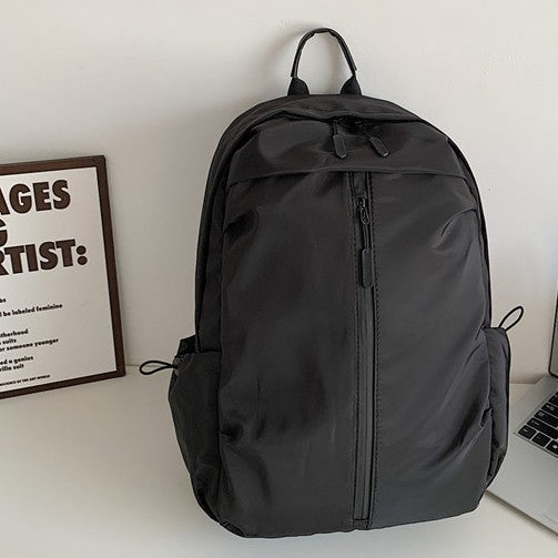 Everyday backpack with smart compartment system and water-repellent material Kalsten