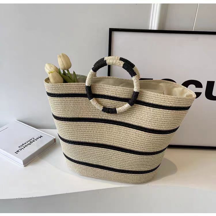 Generous straw shopper with stylish ring handle Kalsten
