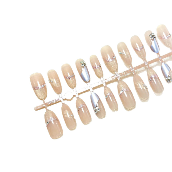 Luxury artificial nails with elegant accents Kalsten