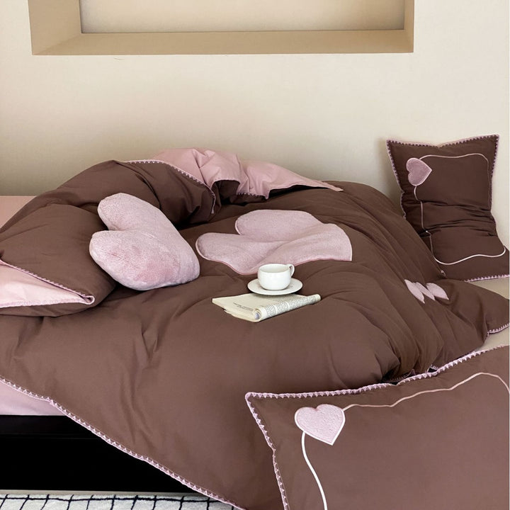 Bedding set with appliquéd plush hearts and fine piping